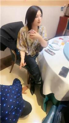 伊潼双S-餐厅包房公开处刑家奴 bf47015