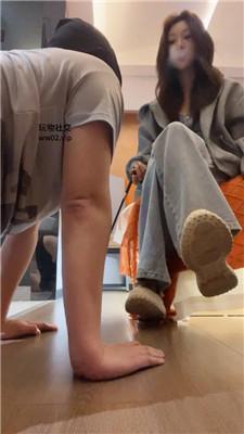 萱萱子吃烟灰/舔脏运动鞋/鞭打sp bf47016