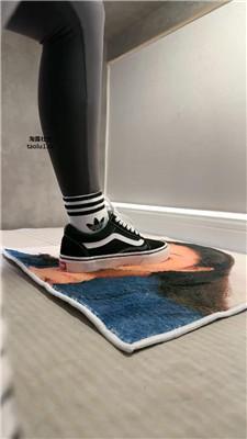 【爱秀套图】【辣姐】把你的老婆印在地毯上踩JS241115-24