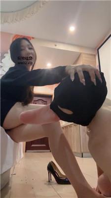 缈缈黑丝脚深喉/沉浸式清理脏高跟 bf47017