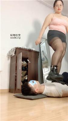 欣欣子鞋柜前物化人体擦鞋器双视角版 JS241121-13