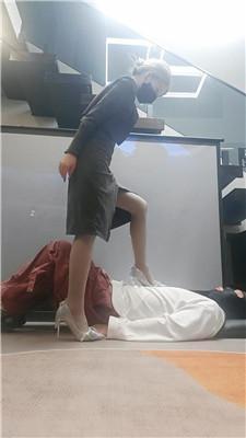 【爱秀套图】【诗琪】高跟全体重踩踏/伺候沐足-赏赐洗脚奶bf47252