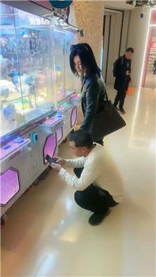 【爱秀套图】【伊潼】楼梯间遛狗玩跟踪狂bf47274