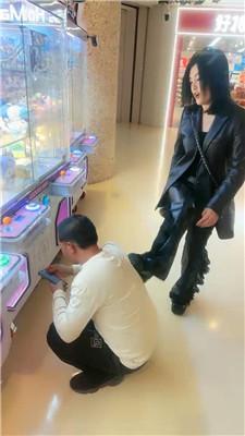 伊潼楼梯间遛狗玩跟踪狂 bf47274