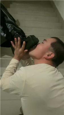 伊潼楼梯间遛狗玩跟踪狂 bf47274