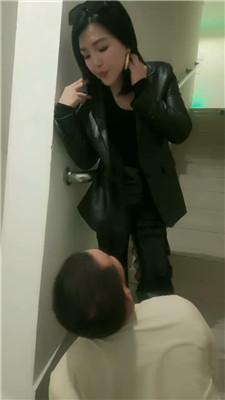 伊潼楼梯间遛狗玩跟踪狂 bf47274