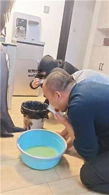 兰州苏苏舔大盆圣水/舔脏鞋黑丝/强迫鞭打/踩踏踢裆双视角bf47214