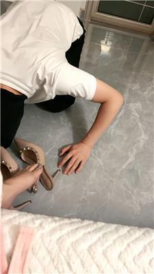 【爱秀套图】【葡萄】跪舔铆钉鞋肉丝jio/脚喂酸奶JS241120-19