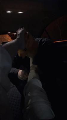 诗诗车内玉足恋足舔 JS241120-12