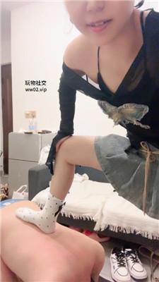 栀子女王小白鞋白袜踩虐家奴 bf47226