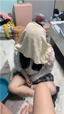 白兔棉袜脚踩羞涩可爱闺蜜犬 bf47229