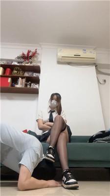 雯雯低帮AJ黑丝踩/转胯狗爬/坐脸窒息/强制闻鞋 bf47221