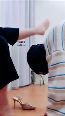 拽拽高跟裸足蹂躏踩 JS241120-27