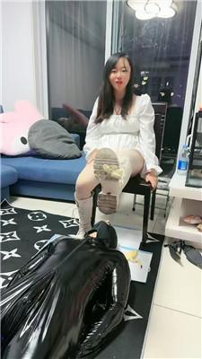 桃子老师脏长靴踩虐舔/强制重口喂食 bf47202