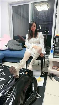 桃子老师脏长靴踩虐舔/强制重口喂食 bf47202