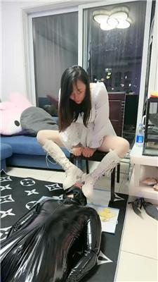 桃子老师脏长靴踩虐舔/强制重口喂食 bf47202