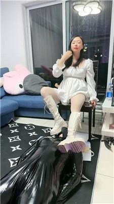 桃子老师脏长靴踩虐舔/强制重口喂食 bf47202