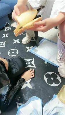 桃子老师脏长靴踩虐舔/强制重口喂食 bf47202