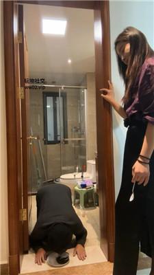宸宸大大踩踏伺候洗漱/喂漱口水/胶带封嘴鞭打 bf47200