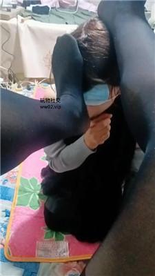 伪娘和人妻丝袜玉足+原味棉袜舔 JS241120-6