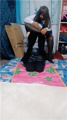 伪娘和人妻丝袜玉足+原味棉袜舔 JS241120-6