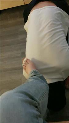 珂儿小主跪舔牛仔裤女神的臭脚丫 JS241120-9