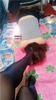 伪娘和人妻母畜-赏赐圣水/原味丝袜美腿舔 JS241119-34