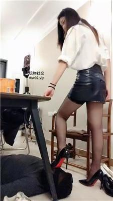 宸宸大大舔多双脏鞋/羞辱喂食/高跟全体重踩 bf47192