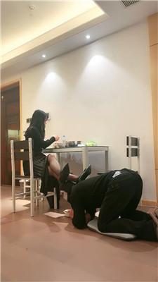 绯闻王妃桌底狗子伺候用餐-踩头踩狗爪 JS241120-5