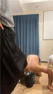 艾黎靴子全体重踩踏/强制喂雪糕酸奶/骑马骑脖 bf47169