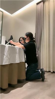 辣姐母畜-伺候就餐-小白鞋白袜清理舔 /吃袜子/头压马桶 bf47178