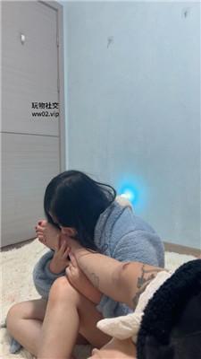 小凤梨纹身小妹强迫闺蜜伺候沐足 JS241118-30