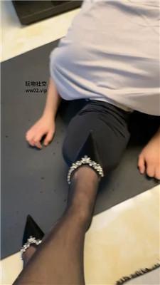 安安sama高跟黑丝踩/转胯狗爬/踩踏喂食 bf47157