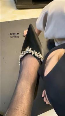 安安sama高跟黑丝踩/转胯狗爬/踩踏喂食 bf47157