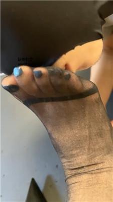 安安sama高跟黑丝踩/转胯狗爬/踩踏喂食 bf47157