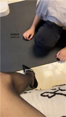 安安sama高跟黑丝踩/转胯狗爬/踩踏喂食 bf47157