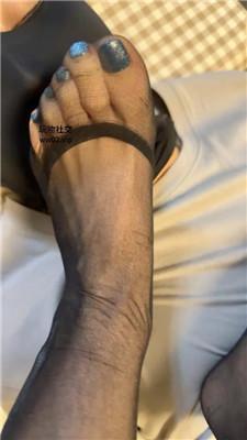 安安sama高跟黑丝踩/转胯狗爬/踩踏喂食 bf47157