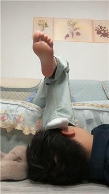 子熙大人近距离-毛拖鞋臭脚丫踩地毯奴 JS241118-5