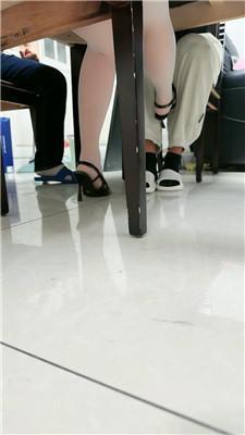 【爱秀套图】【桃子老师】桌底视角-高跟肉丝虐双奴【完整版】JS241118-4