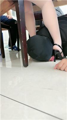 桃子老师桌底视角-高跟肉丝虐双奴完整版 JS241118-4