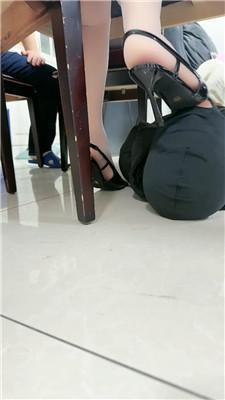桃子老师桌底视角-高跟肉丝虐双奴完整版 JS241118-4