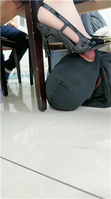 桃子老师桌底视角-高跟肉丝虐双奴完整版 JS241118-4