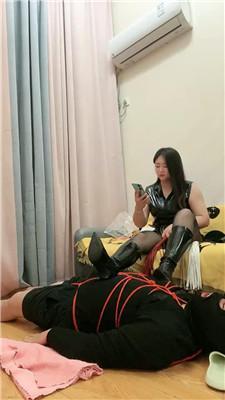 小怪兽黑丝脚深喉/捆绑/坐脸窒息 JS241118-17