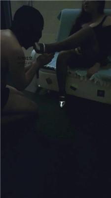 小微风黑丝高跟恋足舔 JS241118-37