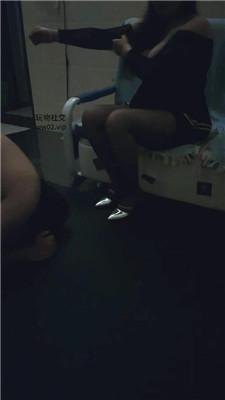 小微风黑丝高跟恋足舔 JS241118-37