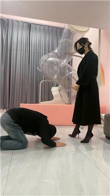 【爱秀套图】【辣吃多的辣姐】漆皮高跟踩踏贱狗bf47152