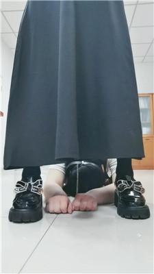 璃茉老师强迫小三做我的母狗 JS241118-22