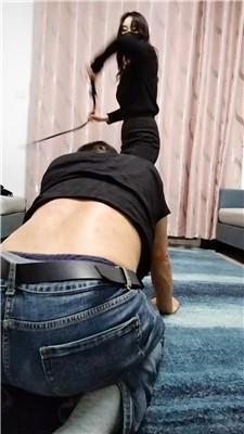 绯闻王妃长靴踩踏喂食/骑马鞭打/耳光胯下犬化双视角JS241118-18