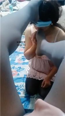 伪娘和人妻母畜-原味灰丝臭脚丫舔 JS241118-25