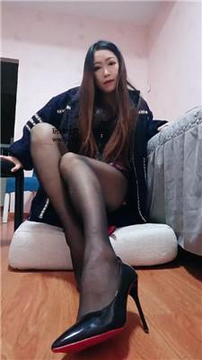 美柠坐脸窒息/黑丝高跟美腿踩 bf47316